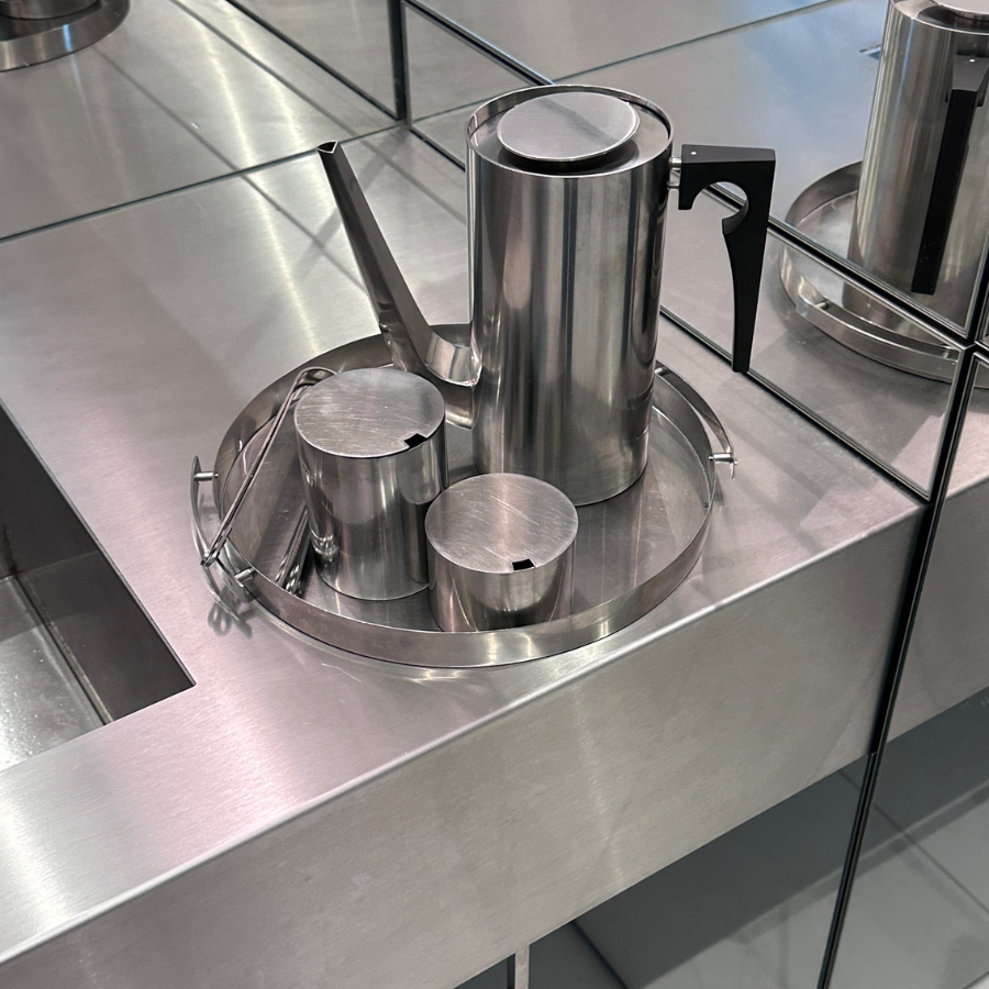 Arne Jacobsen kavinukas / arbatinukas iš Stelton Cylinda serijos