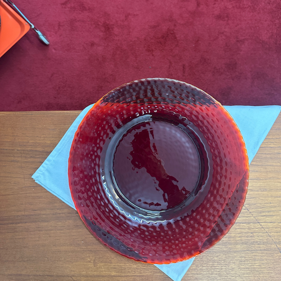 vintage ruby red tekstūros „pebble“ stiklo lėkštės