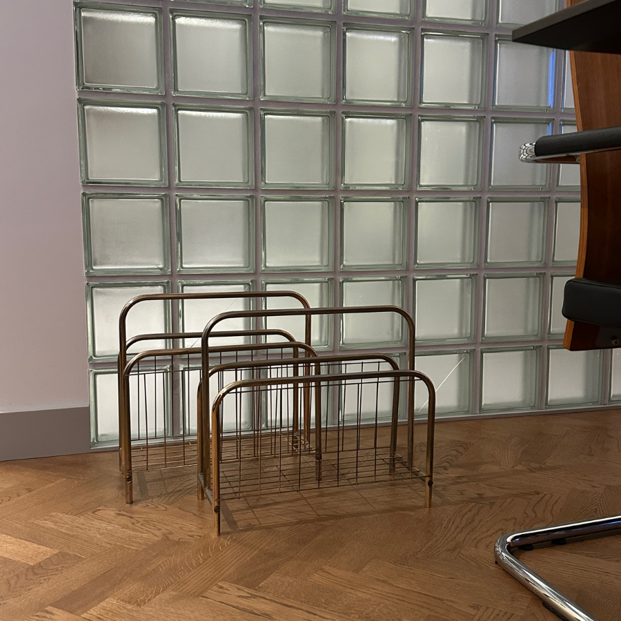 vintažinis mid century žurnalų stovas