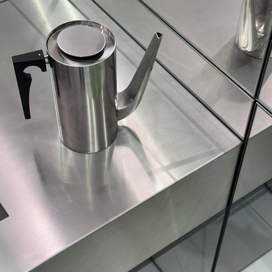 Arne Jacobsen kavinukas / arbatinukas iš Stelton Cylinda serijos