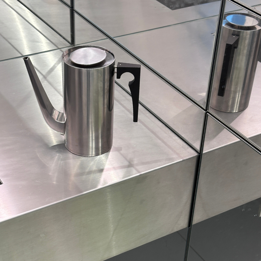 Arne Jacobsen kavinukas / arbatinukas iš Stelton Cylinda serijos