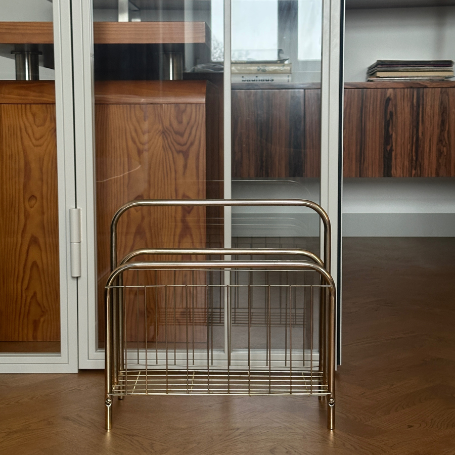 vintažinis mid century žurnalų stovas