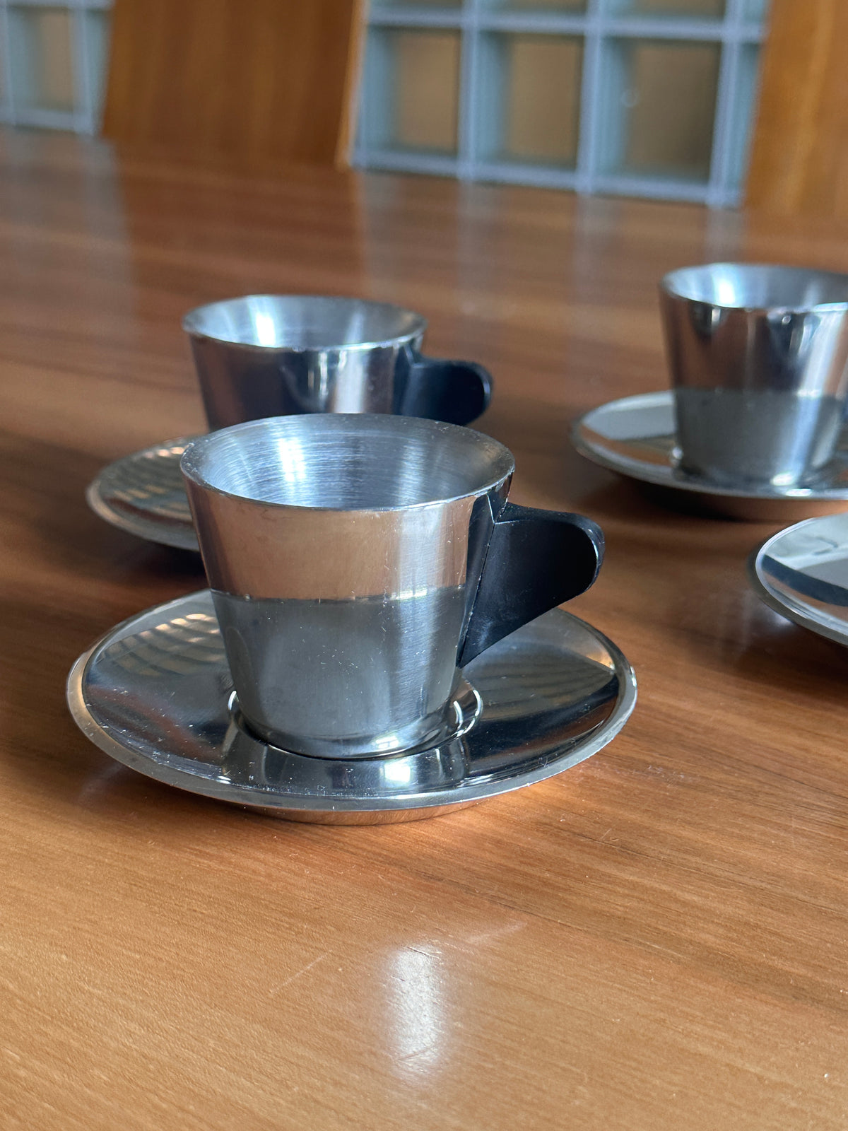 vintažinis IKEA Trivsel espresso puodelis su lėkštute; yra 4
