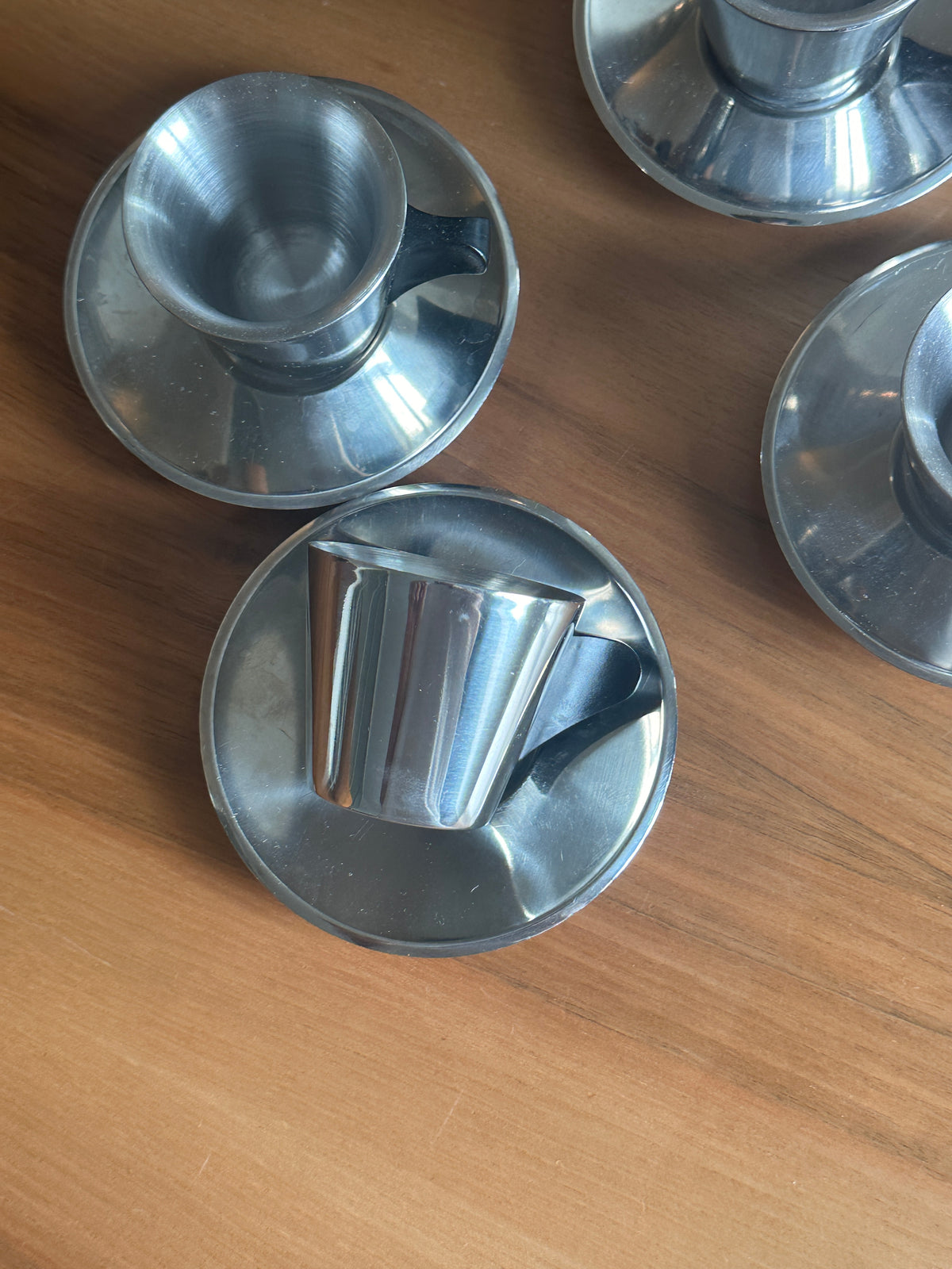 vintažinis IKEA Trivsel espresso puodelis su lėkštute; yra 4