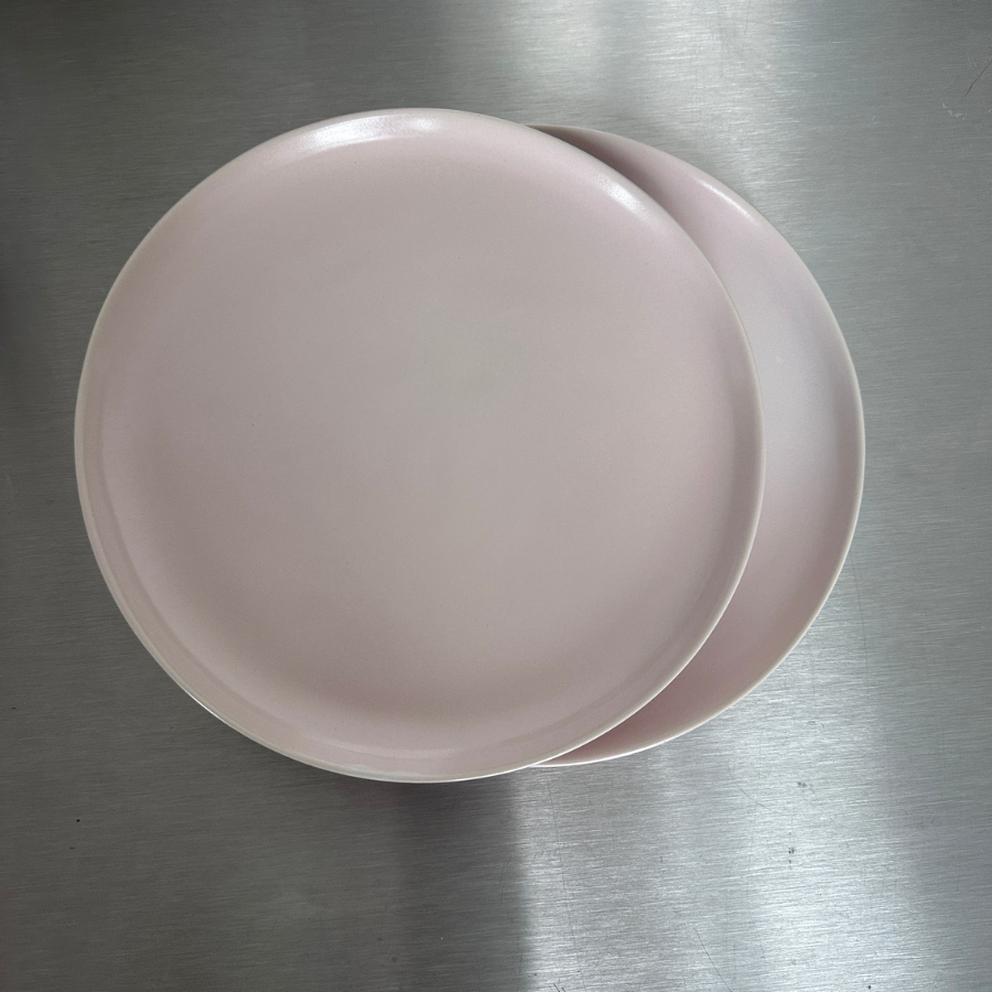 keraminė lėkštė: švelniai rožinė, blizgi